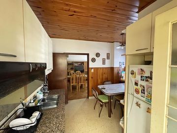 VENTA CHALET 4 AMBIENTES EN VILLA ADELINA