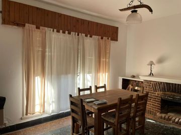 Casa en venta - 2 dormitorios 1 baño - 668mts2 totales - Longchamps