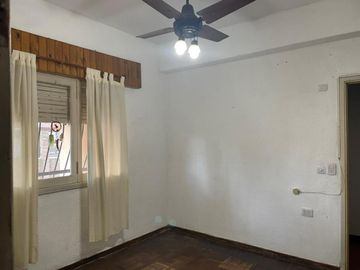 Casa en venta - 2 dormitorios 1 baño - 668mts2 totales - Longchamps