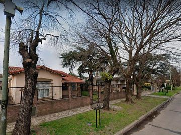 Casa en venta - 2 dormitorios 1 baño - 668mts2 totales - Longchamps