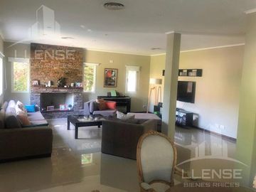 Casa 5 ambientes con piscina en venta - Fincas de Iraola 1