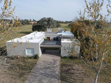 Casa en venta en La Carolina Golf y Country Club , de 3 Dormitorios con Vista al Campo de Golf, Rosario