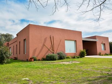Casa en venta en La Carolina Golf y Country Club , de 3 Dormitorios con Vista al Campo de Golf, Rosario