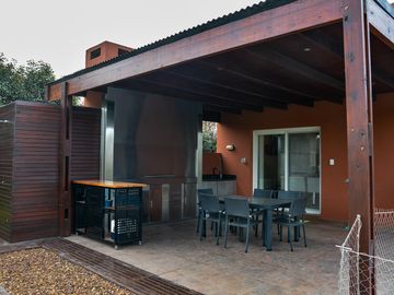 Casa en venta en La Carolina Golf y Country Club , de 3 Dormitorios con Vista al Campo de Golf, Rosario