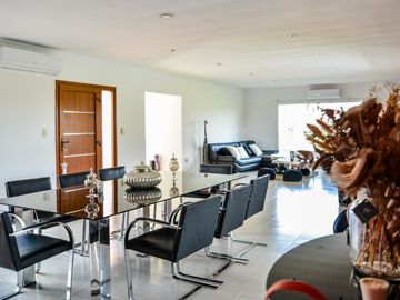 Casa en venta en La Carolina Golf y Country Club , de 3 Dormitorios con Vista al Campo de Golf, Rosario
