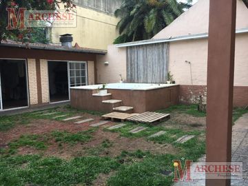 Casa 6 ambientes en venta en  Parque Ayerza Castelar Norte