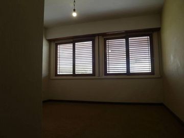 Casa en venta - 4 Dormitorios 2 Baños - Cochera - 240Mts2 - Balcarce