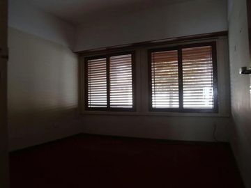 Casa en venta - 4 Dormitorios 2 Baños - Cochera - 240Mts2 - Balcarce