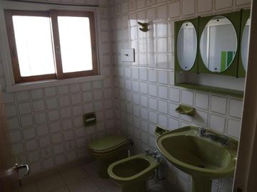 Casa en venta - 4 Dormitorios 2 Baños - Cochera - 240Mts2 - Balcarce