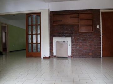 Casa en venta - 4 Dormitorios 2 Baños - Cochera - 240Mts2 - Balcarce