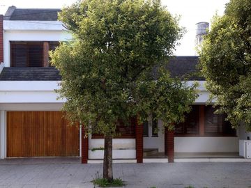 Casa en venta - 4 Dormitorios 2 Baños - Cochera - 240Mts2 - Balcarce