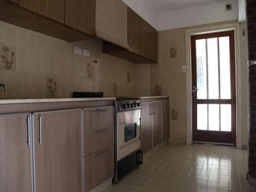 Casa en venta - 4 Dormitorios 2 Baños - Cochera - 240Mts2 - Balcarce
