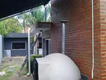 Casa en venta - 3 Dormitorios 2 Baños - Cocheras - 415Mts2 - Glew, Almirante Brown