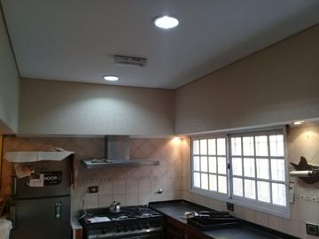 Casa en venta - 3 Dormitorios 2 Baños - Cocheras - 415Mts2 - Glew, Almirante Brown