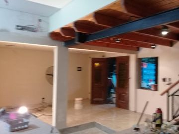 Casa en venta - 3 Dormitorios 2 Baños - Cocheras - 415Mts2 - Glew, Almirante Brown