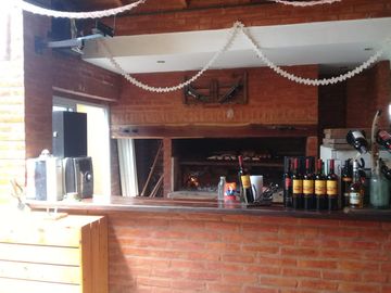 Casa en venta - 3 Dormitorios 2 Baños - Cocheras - 415Mts2 - Glew, Almirante Brown