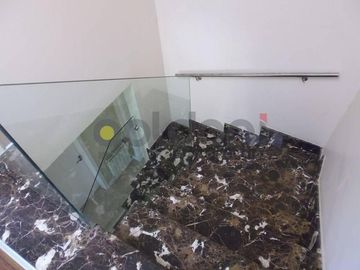 Imponente Propiedad sobre 2 lotes con Piscina en Fincas Dos