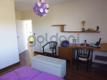 Imponente Propiedad sobre 2 lotes con Piscina en Fincas Dos