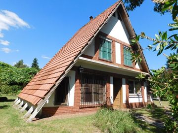 Casa en venta - 3 Dormitorios 2 Baños - 130 mts2 - Chascomus