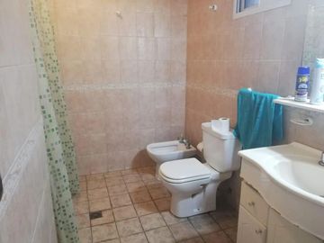 Casa en venta - 4 Dormitorios 3 Baños - Cochera - 2.200Mts2 - Florencio Varela