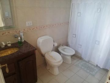 Casa en venta - 4 Dormitorios 3 Baños - Cochera - 2.200Mts2 - Florencio Varela