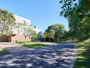 NORDELTA | LAGUNITA Departamento en venta de 3 ambientes con jardín y vista a la laguna