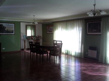 Quinta en venta - 5 dormitorios 3 baños - 396mts2 - Mar Del Plata