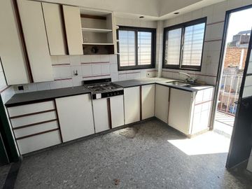 CASA MULTI FAMILIAR - MONTE CASTRO