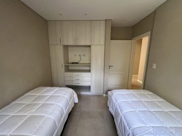 Alquiler en Senderos 4 de Costa Esmeralda - fondo libre - 4 habitaciones