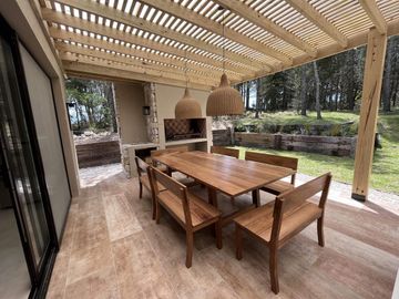 Alquiler en Senderos 4 de Costa Esmeralda - fondo libre - 4 habitaciones