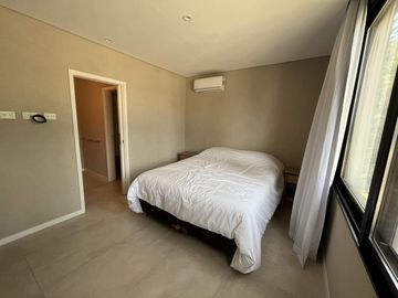 Alquiler en Senderos 4 de Costa Esmeralda - fondo libre - 4 habitaciones