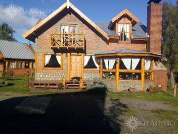 CASAS EN VENTA EN AMPLIO TERRENO – EL HOYO, CHUBUT (FR-23)
