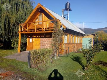 CASAS EN VENTA EN AMPLIO TERRENO – EL HOYO, CHUBUT (FR-23)
