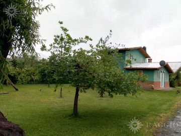 CASAS EN VENTA EN AMPLIO TERRENO – EL HOYO, CHUBUT (FR-23)