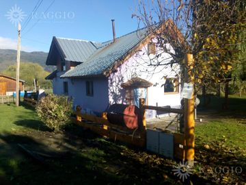 CASAS EN VENTA EN AMPLIO TERRENO – EL HOYO, CHUBUT (FR-23)