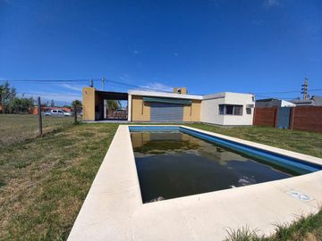 VENTA - Casa - 2 dormitorios - Piscina - Funes Town, Funes