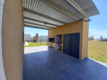 VENTA - Casa - 2 dormitorios - Piscina - Funes Town, Funes
