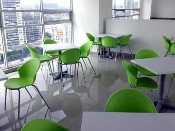 HERMOSAS OFICINAS, EXCELENTE UBICACION, CON SALAS JUNTAS Y  SALON VIP