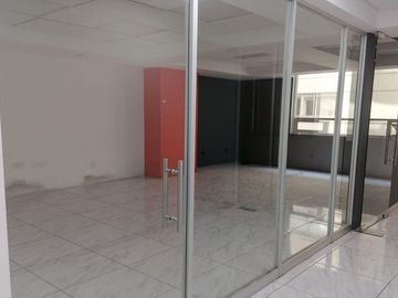 HERMOSAS OFICINAS, EXCELENTE UBICACION, CON SALAS JUNTAS Y  SALON VIP