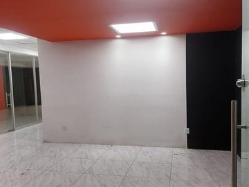 HERMOSAS OFICINAS, EXCELENTE UBICACION, CON SALAS JUNTAS Y  SALON VIP
