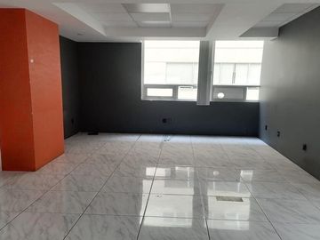 HERMOSAS OFICINAS, EXCELENTE UBICACION, CON SALAS JUNTAS Y  SALON VIP