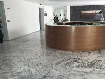 HERMOSAS OFICINAS, EXCELENTE UBICACION, CON SALAS JUNTAS Y  SALON VIP