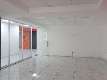 HERMOSAS OFICINAS, EXCELENTE UBICACION, CON SALAS JUNTAS Y  SALON VIP