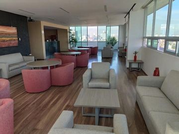 HERMOSAS OFICINAS, EXCELENTE UBICACION, CON SALAS JUNTAS Y  SALON VIP