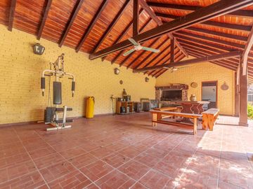 Bellísima quinta en Barrio Los Naranjos - PG