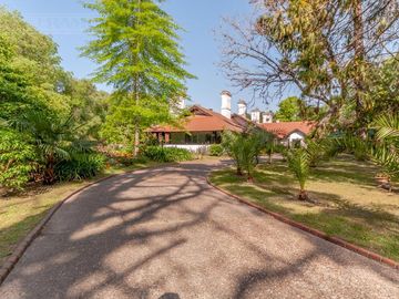 Bellísima quinta en Barrio Los Naranjos - PG
