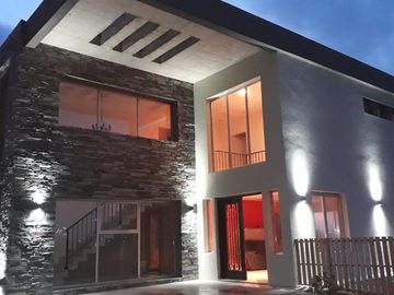 Venta de  casa en  Araucarias, Puerto del Lago, Escobar.