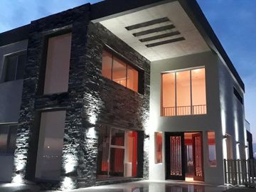 Venta de  casa en  Araucarias, Puerto del Lago, Escobar.