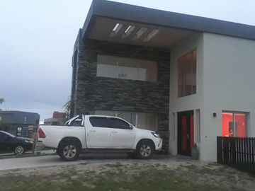 Venta de  casa en  Araucarias, Puerto del Lago, Escobar.