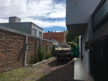 Casa en venta en  Francisco Alvarez - Moreno